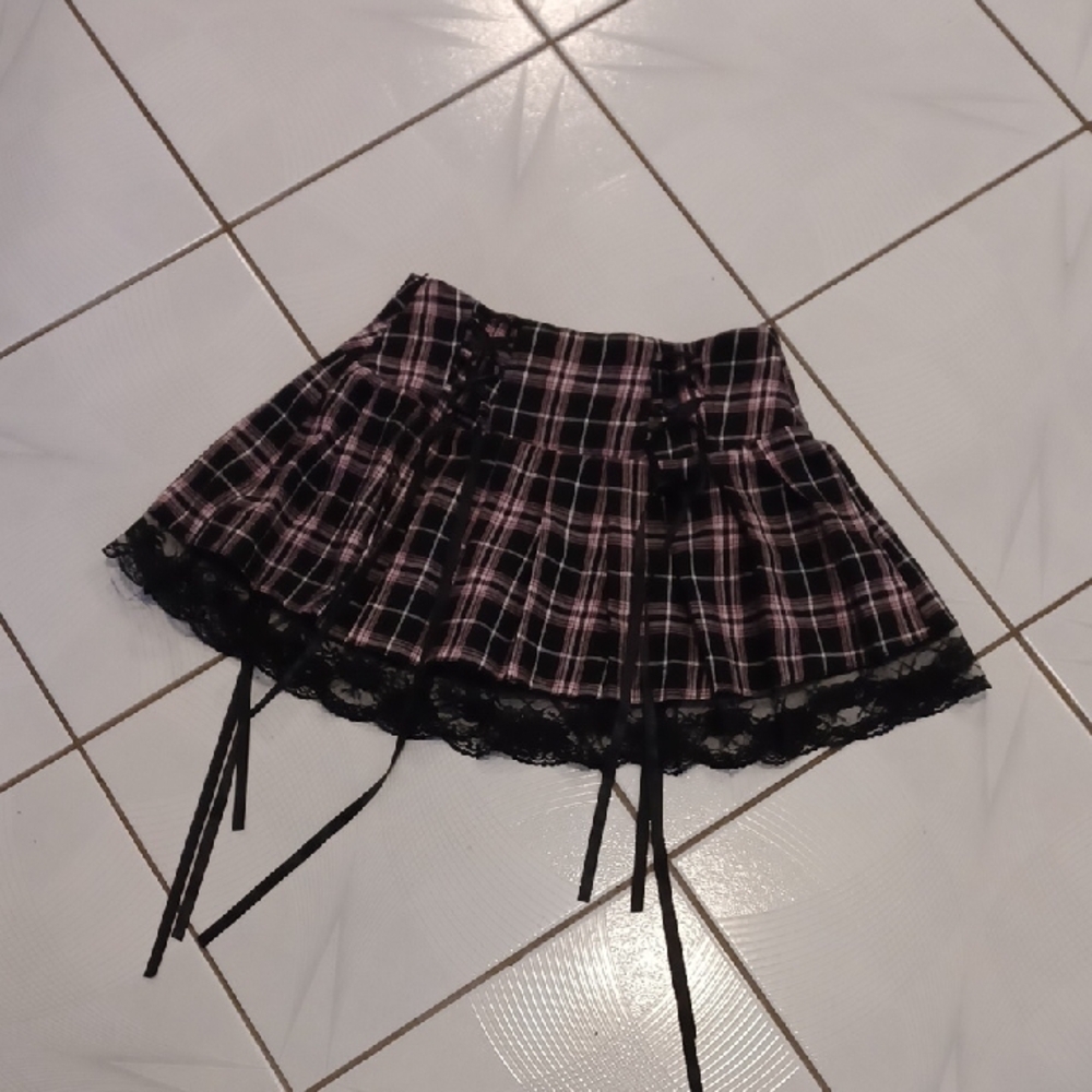 4/$80 Black, White & Pink Ruffled Skater Mini Skirt - Size XS (2)